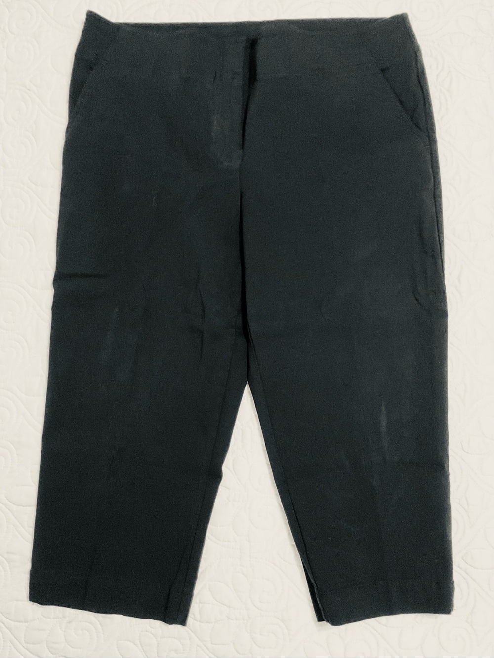 Izod Golf Black Straight-Leg Capris